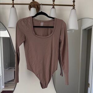 Aritzia bodysuit Women's Large Long Sleeve mauve Sundays Best Brand Never Worn
